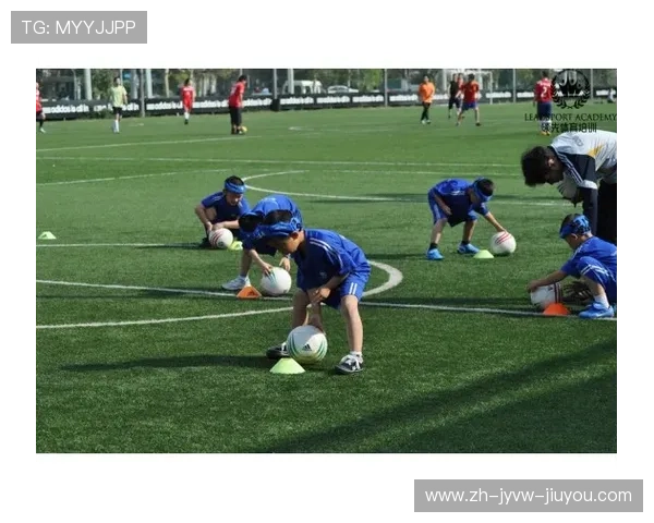 青少年足球训练中如何掌握间接任意球技术